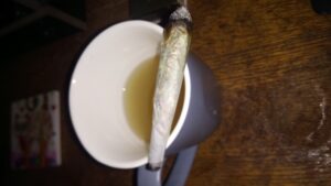 CBD čaj s CBD medom in limono ter mešanica zelišč v cigaretu